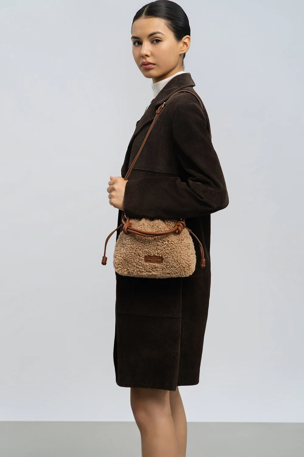 Petit Sac Besace en moumoute marron Lancaster 518-087