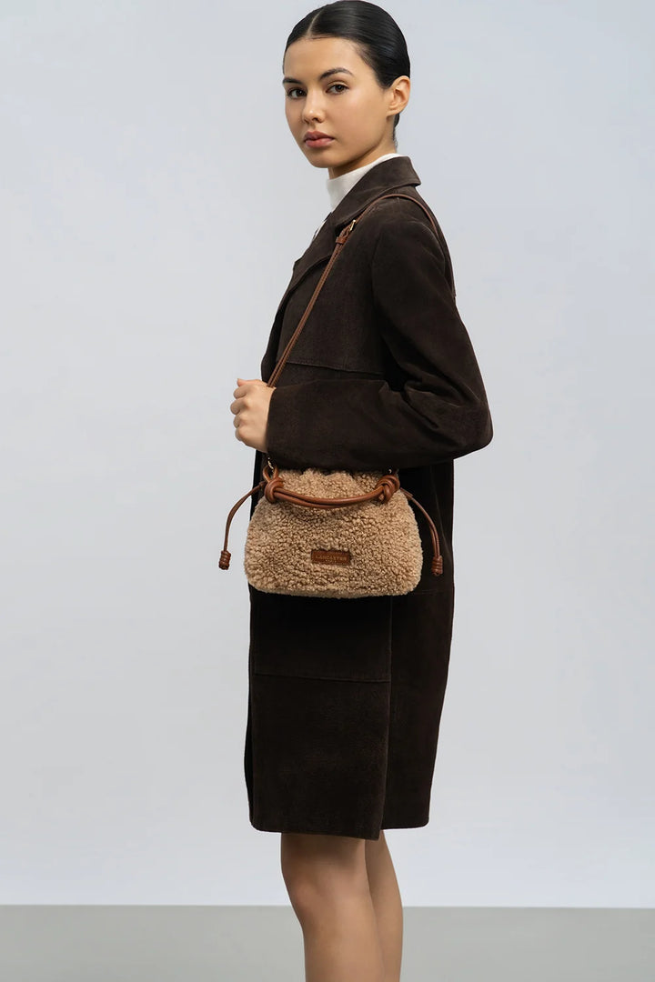 Petit Sac Besace en moumoute marron Lancaster 518-087